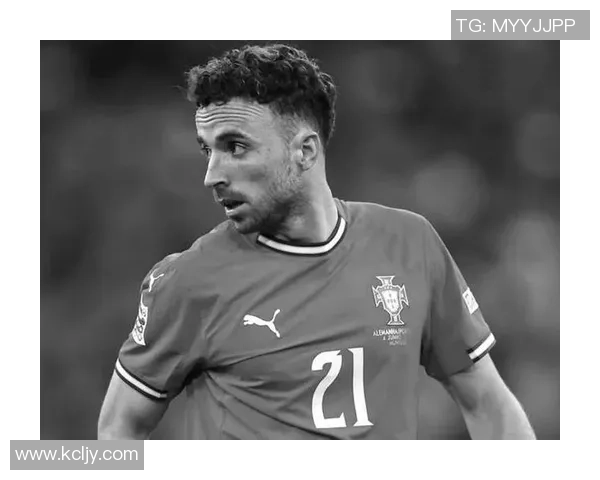 足球球星在比赛中不幸身亡引发全球哀悼与安全问题讨论