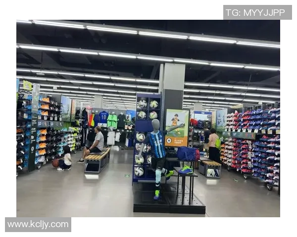 迪卡侬足球鞋携手球星演绎赛场传奇打造专业运动装备新标杆 迪卡侬足球鞋携手球星演绎赛场传奇打造专业运动装备新标杆